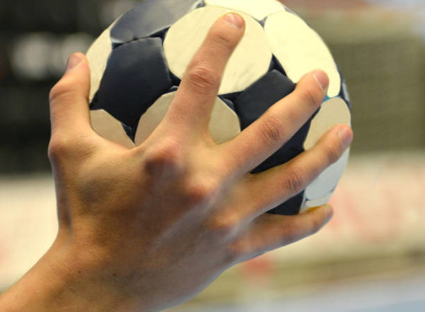 Équipement de Handball : Comment Choisir un Ballon