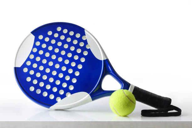 Équipement de Tennis : Comment Choisir une Raquette Adaptée à Votre Jeu