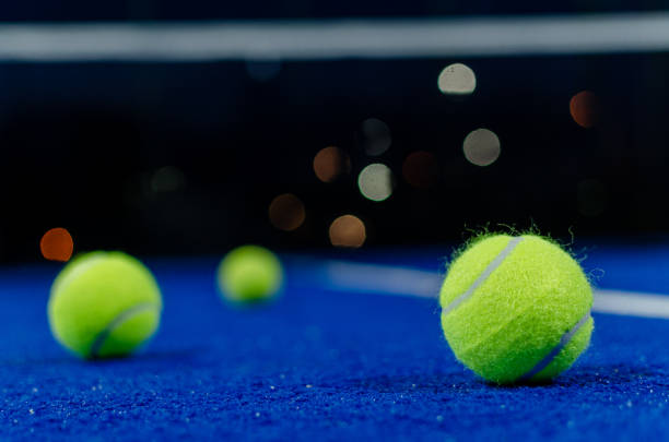 Quels sont les avantages de choisir un court de tennis en gazon synthétique pour un hôtel de luxe à Nice ?