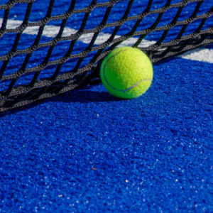 Comment un Court de Tennis en Gazon Synthétique Peut-Il Contribuer à la Sécurité des Joueurs pour les Organismes Sportifs à Nice?