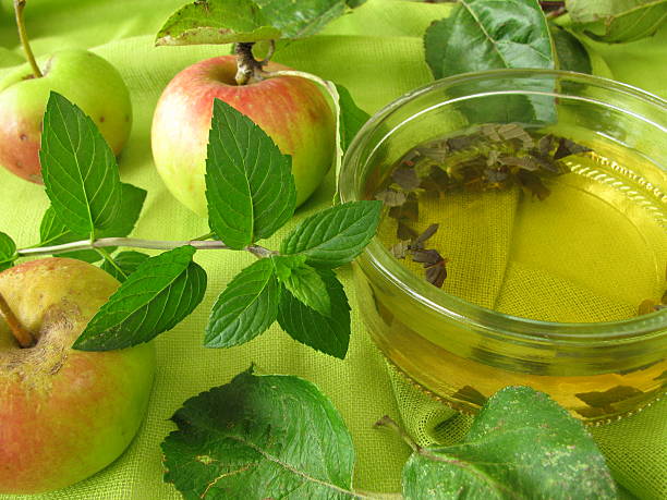 Découvrir les vertus des feuilles de pommier en infusion pour la santé