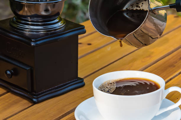 Les secrets pour infuser votre café avec des saveurs naturelles comme la vanille ou la cannelle