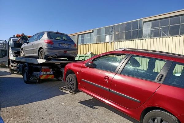 Pourquoi choisir un épaviste Lyon pour le retrait des épaves roulantes et non roulantes ?