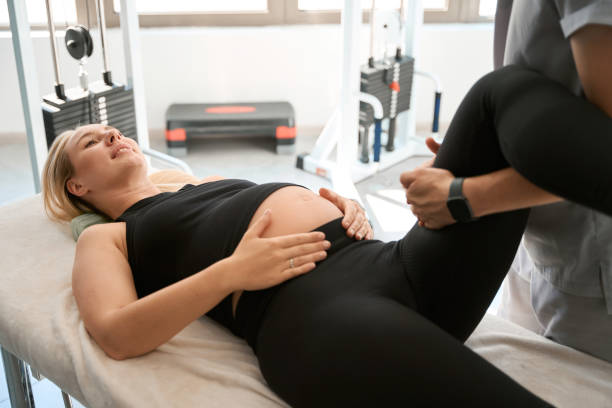 Quelle formation spécifique doit avoir un ostéopathe pour les femmes enceintes à Lyon ?