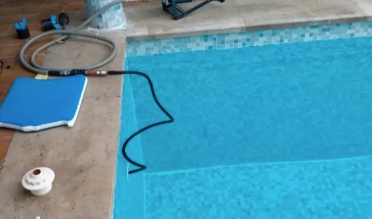 Comment une recherche de fuite piscine à Lyon peut-elle prévenir des dommages coûteux à votre piscine ?