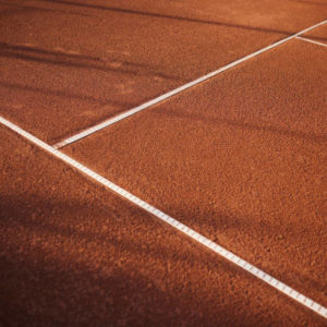 Pourquoi choisir une construction court de tennis terre battue à Aix-en-Provence plutôt qu’un autre revêtement ?