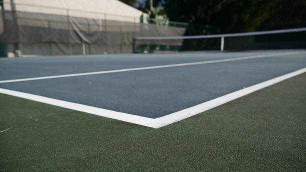 Comment gérer les déchets générés par la rénovation d’un terrain de tennis en béton poreux à Paris