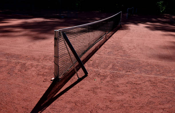 Comment planifier la rénovation d’un terrain de tennis pour minimiser les interruptions d’activité à Aix-en-Provence ?