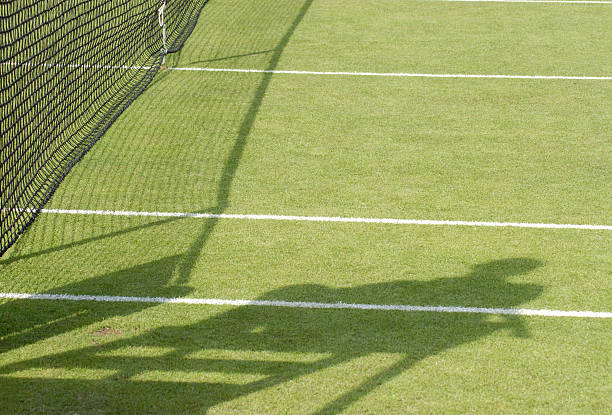 Qu’est-ce que le processus de drainage implique lors de la construction d’un court de tennis en gazon synthétique à Cannes ?