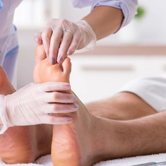 Quels sont les services offerts par un podologue à Lyon pour les pathologies du genou liées à la posture ?