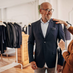 Comment accessoiriser un costume sur mesure à Lyon pour un mariage ?