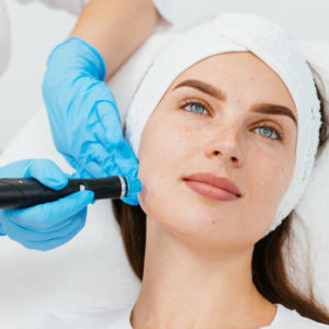 Est-ce que l’hydrafacial à Lyon peut atténuer les effets de la pollution sur la peau ?