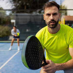 Quelle hauteur de clôture faut-il respecter pour installer un terrain de padel aux bonnes dimensions ?