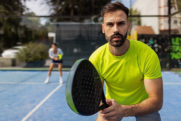 Quelle hauteur de clôture faut-il respecter pour installer un terrain de padel aux bonnes dimensions ?