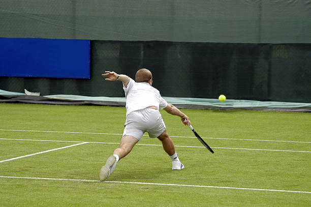 Quelle épaisseur de fondation prévoir pour une construction court de tennis béton poreux à Paris ?